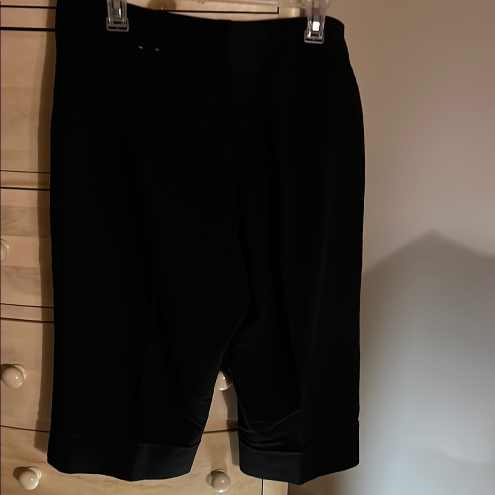 Classic Black stretchy capris pant with pockets and zipper front. - Picture 2 of 4